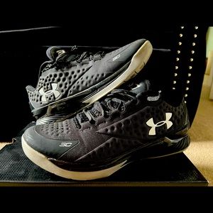 UA Curry Low Mens Sneakers